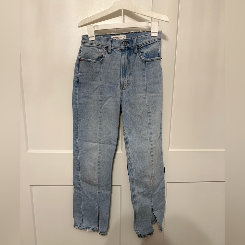 Abercrombie & Fitch Light Wash 90s Straight Ultra High Rise